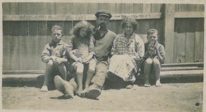 The Daniel Family - Barney, May, Charles, Ida, John about 1920. - Barney Daniel Collection.